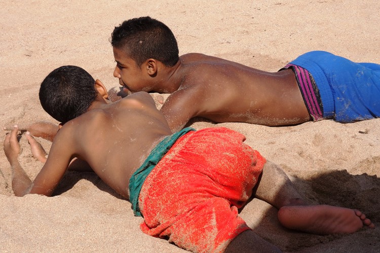 Jongens op het strand van Sidi Ifni - Marokko